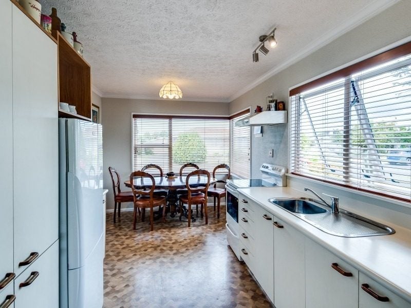 1404 Warwick Place, Mayfair, Hastings - Carousel 2