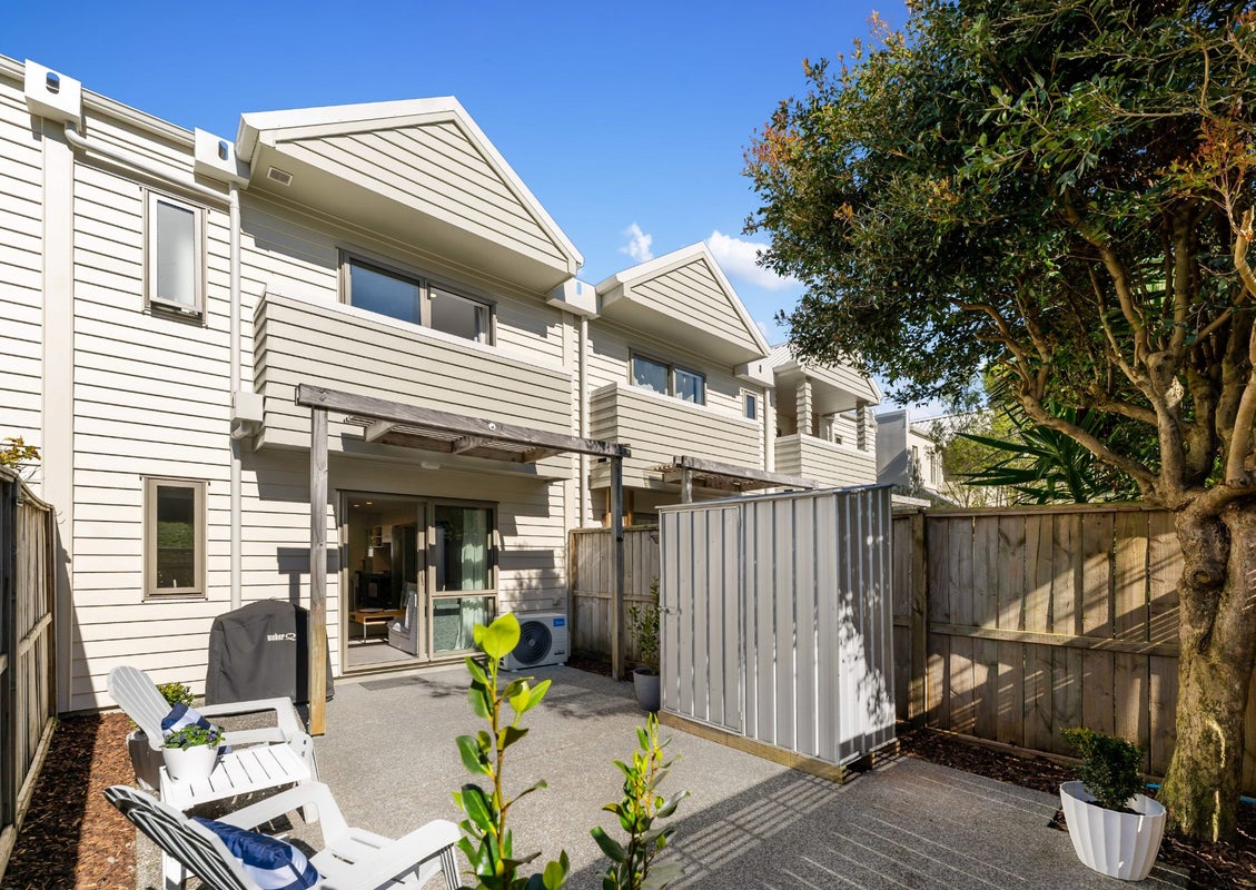 13/21 Hunters Park Drive, Three Kings, Auckland City, Auckland - Carousel 1