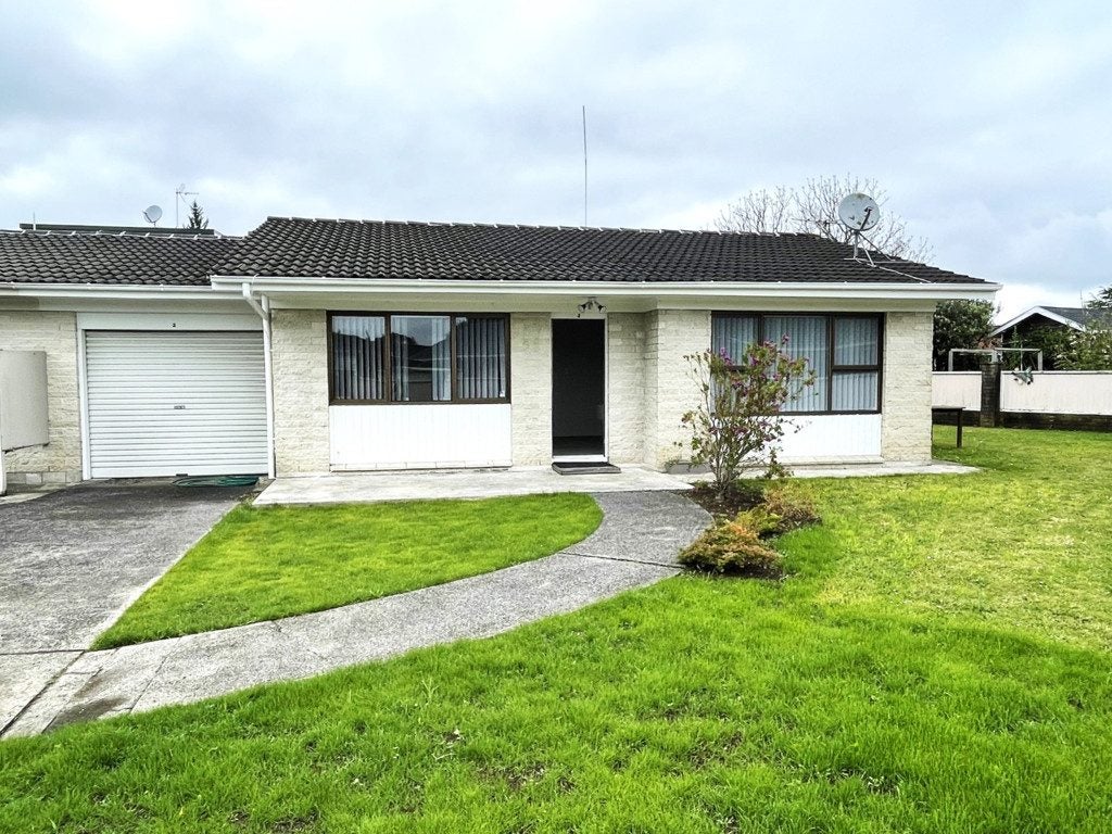 2/6 Papatahi Place, Henderson, Auckland - Carousel 1