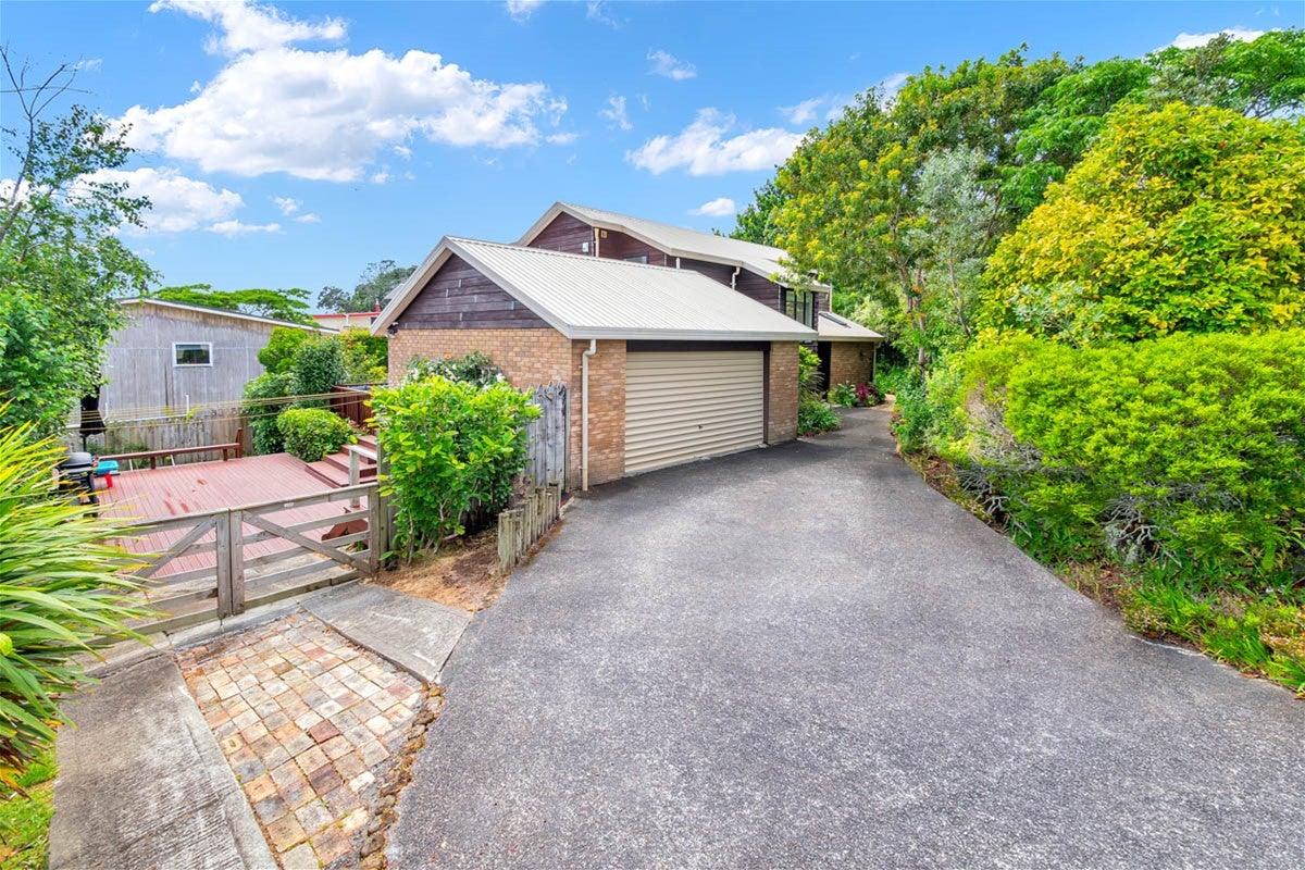 1 Tiri View Place, Waiake, Auckland - Carousel 1