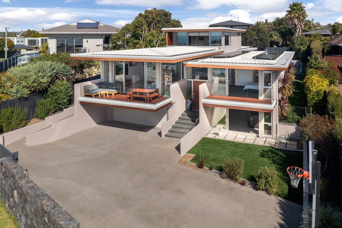 322 Beach Road, Campbells Bay, Auckland - Carousel 1