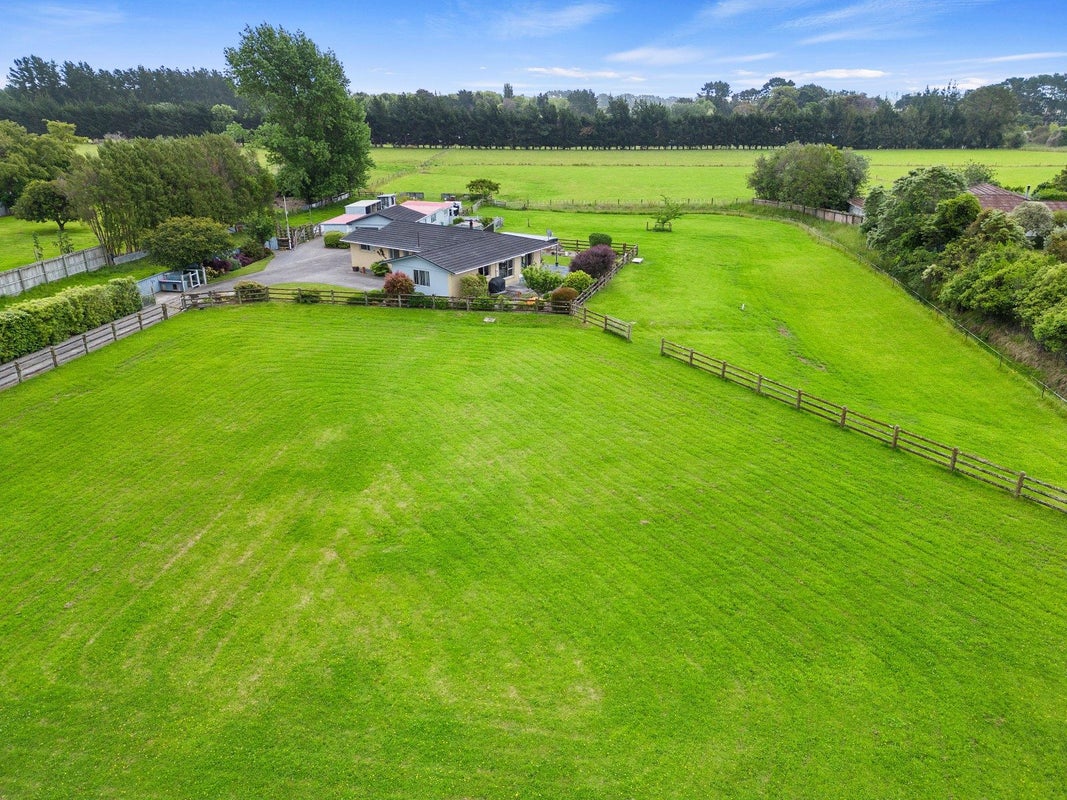 921 State Highway 1, Te Horo - Carousel 1