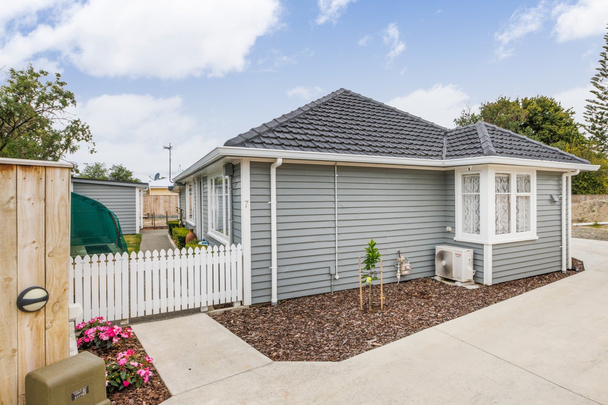 7 Denbigh Place, Awapuni, Palmerston North - Carousel 21