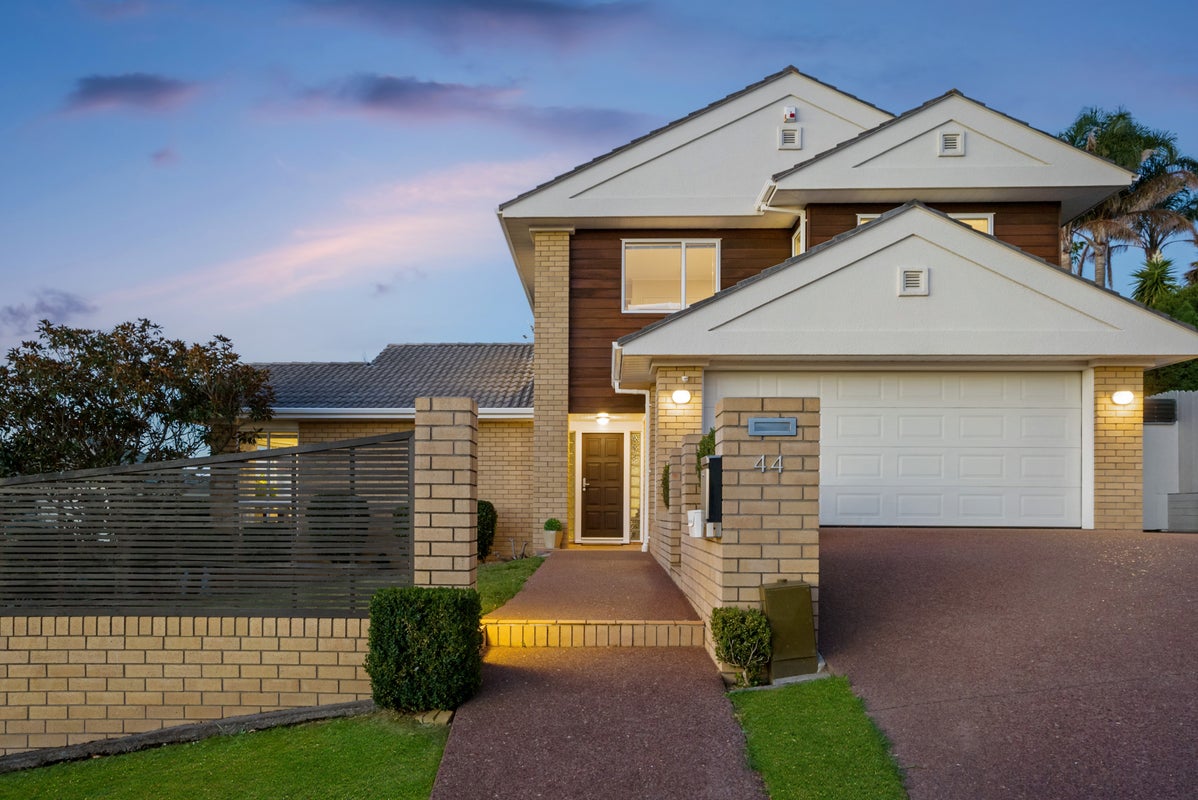 44 McCahill Views, Botany Downs, Auckland - Carousel 2