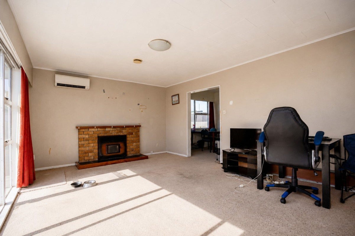 8 Foster Terrace, Onekawa, Napier - Carousel 2