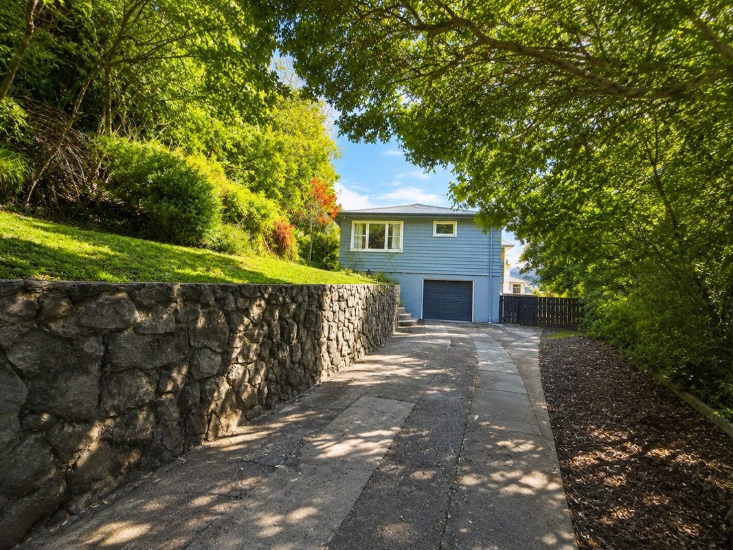 31 Mahoe Street, Tawa, Wellington - Carousel 1