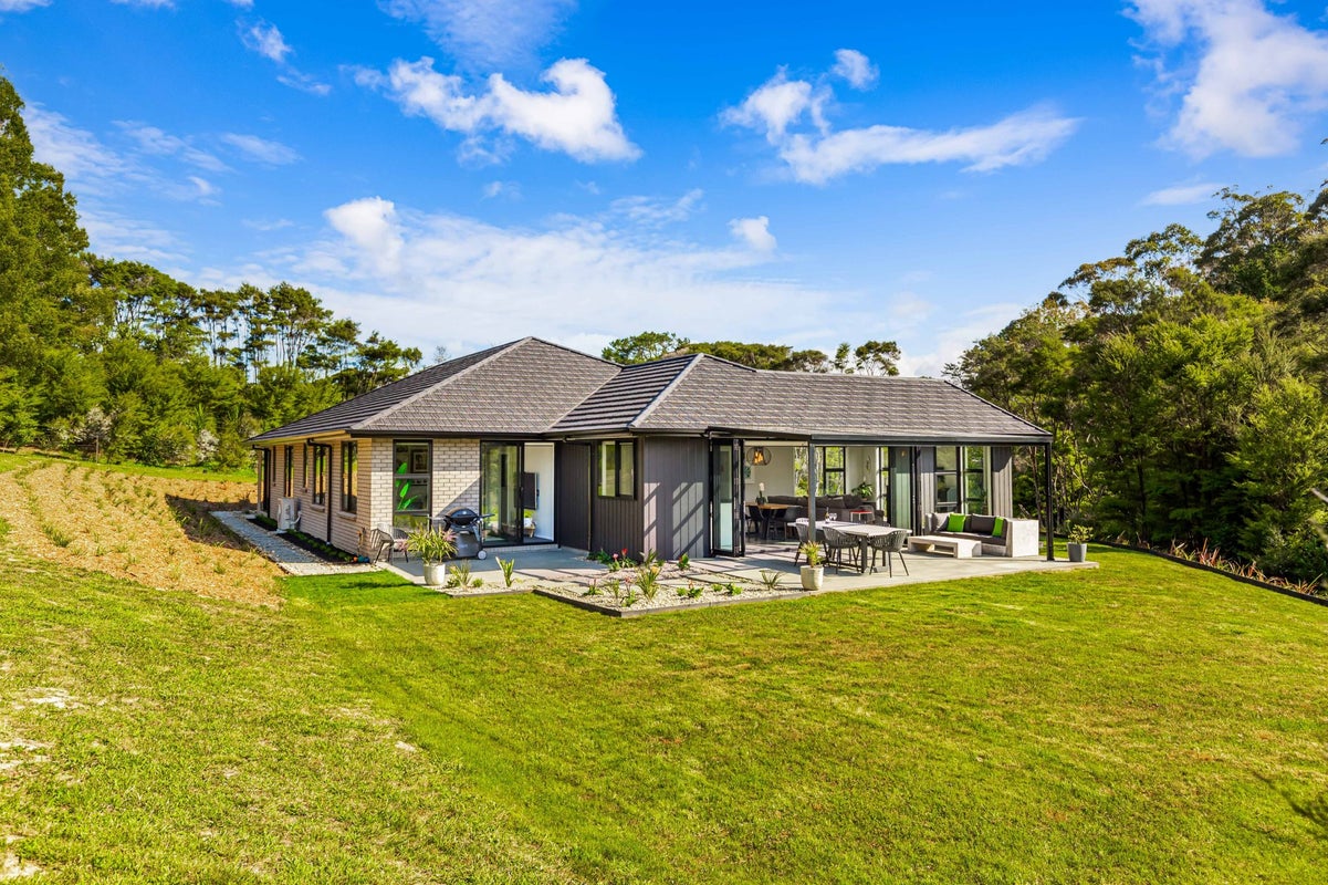224 Birdwood Road, Massey, Auckland - Carousel 1