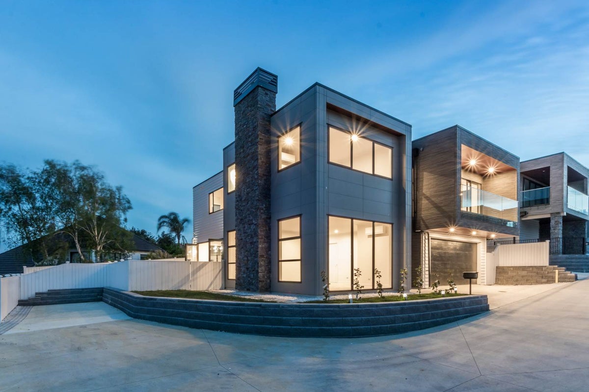 7 Awakirihi Close, Shamrock Park, Auckland - Carousel 1