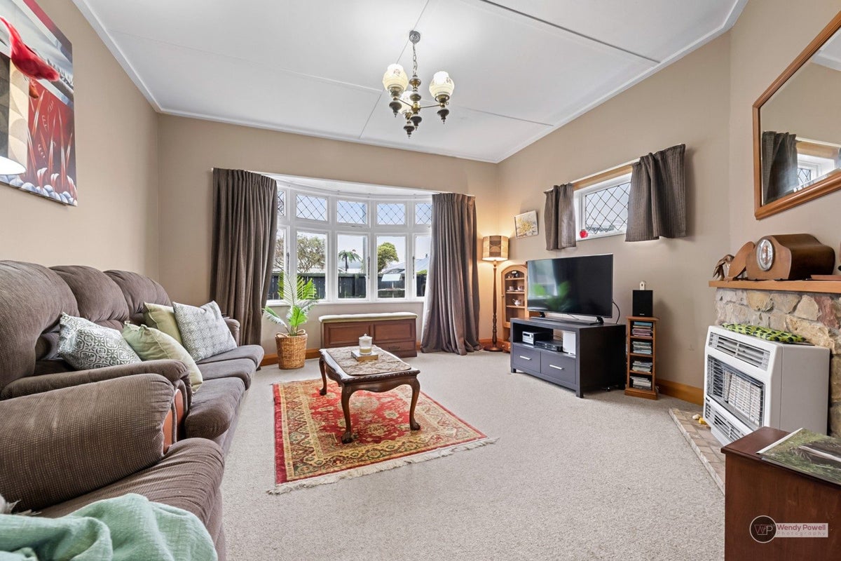 42 Hume Street, Alicetown, Lower Hutt - Carousel 2