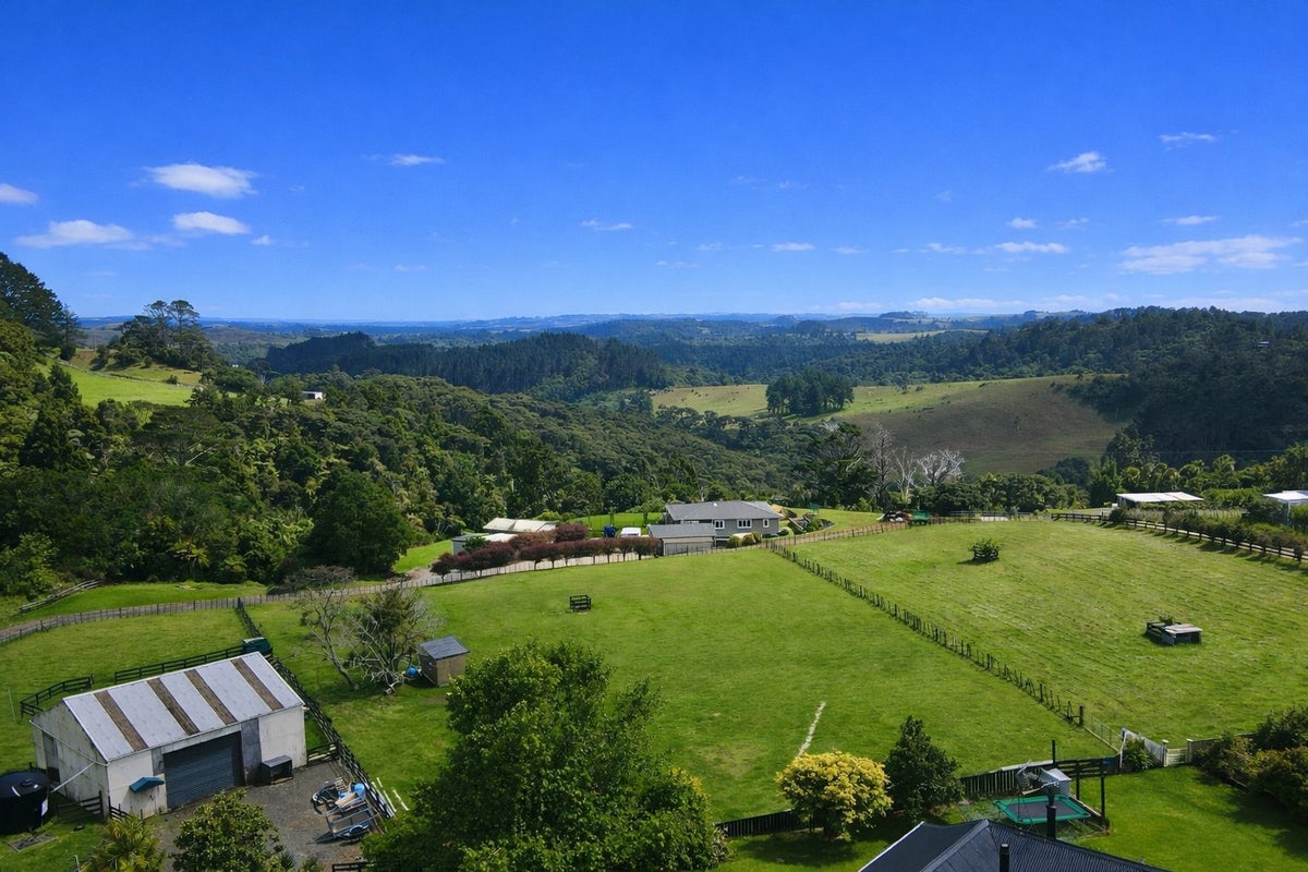 12 Mildon Road, Waitākere, Auckland - Carousel 49