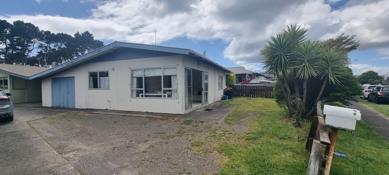3A Dickson Road, Papamoa Beach, Papamoa - Carousel 1