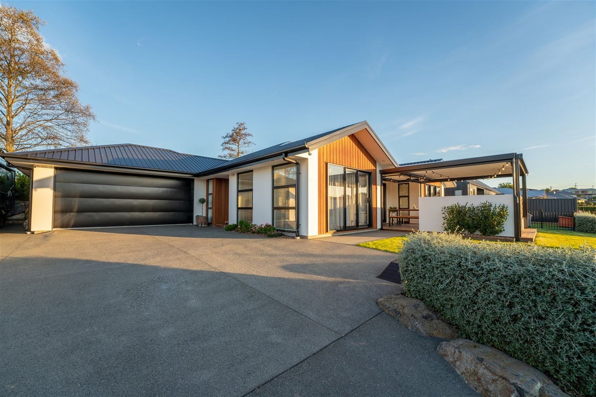 16 Grosvenor Grange, Gleniti, Timaru - Carousel 1