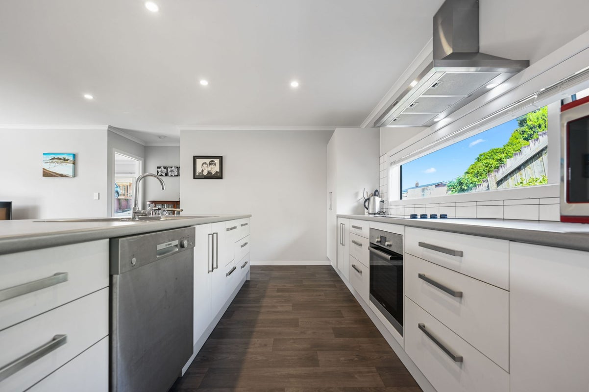 1145 Heaphy Terrace, Fairfield, Hamilton - Carousel 1