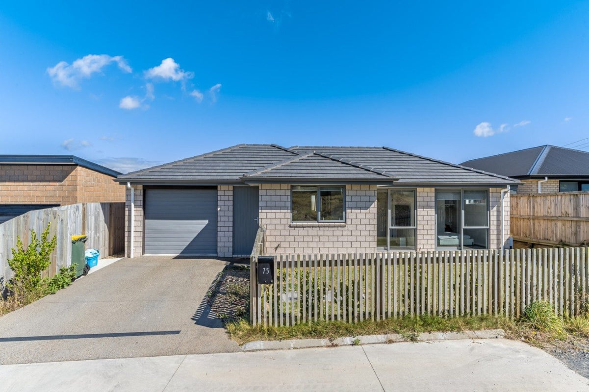 75 Waruhia Crescent, Rototuna North, Hamilton - Carousel 1