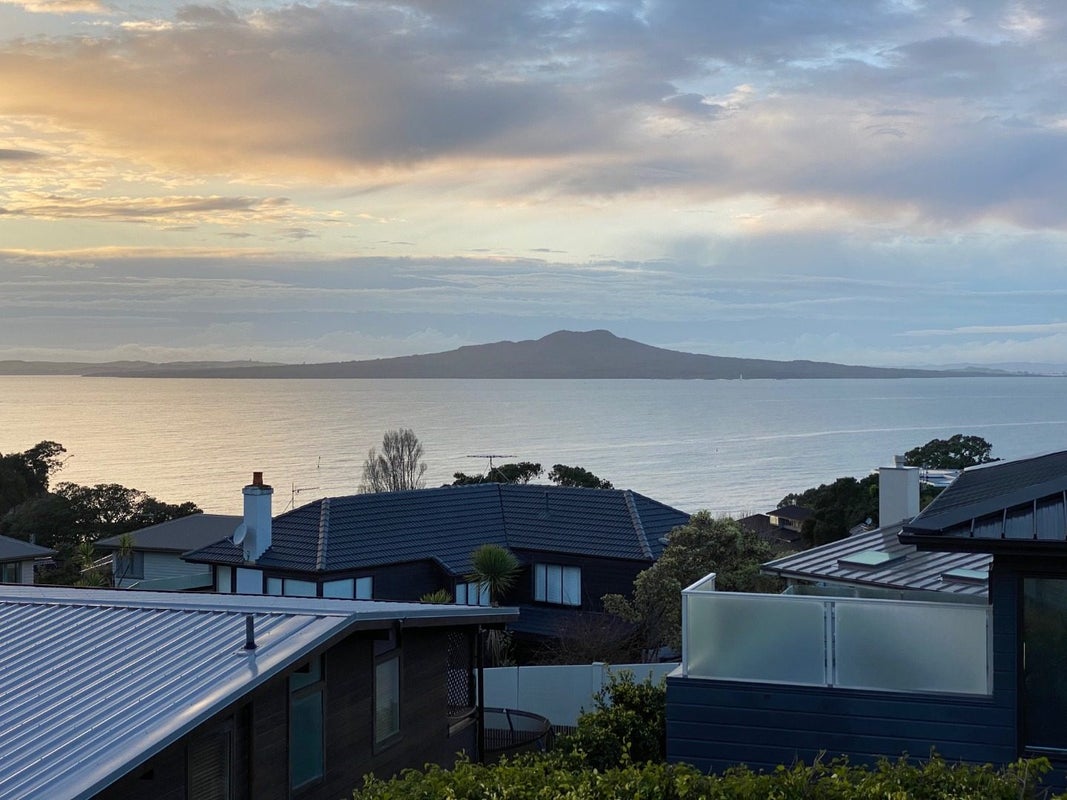 17A Eastcliffe Road, Castor Bay, Auckland - Carousel 2