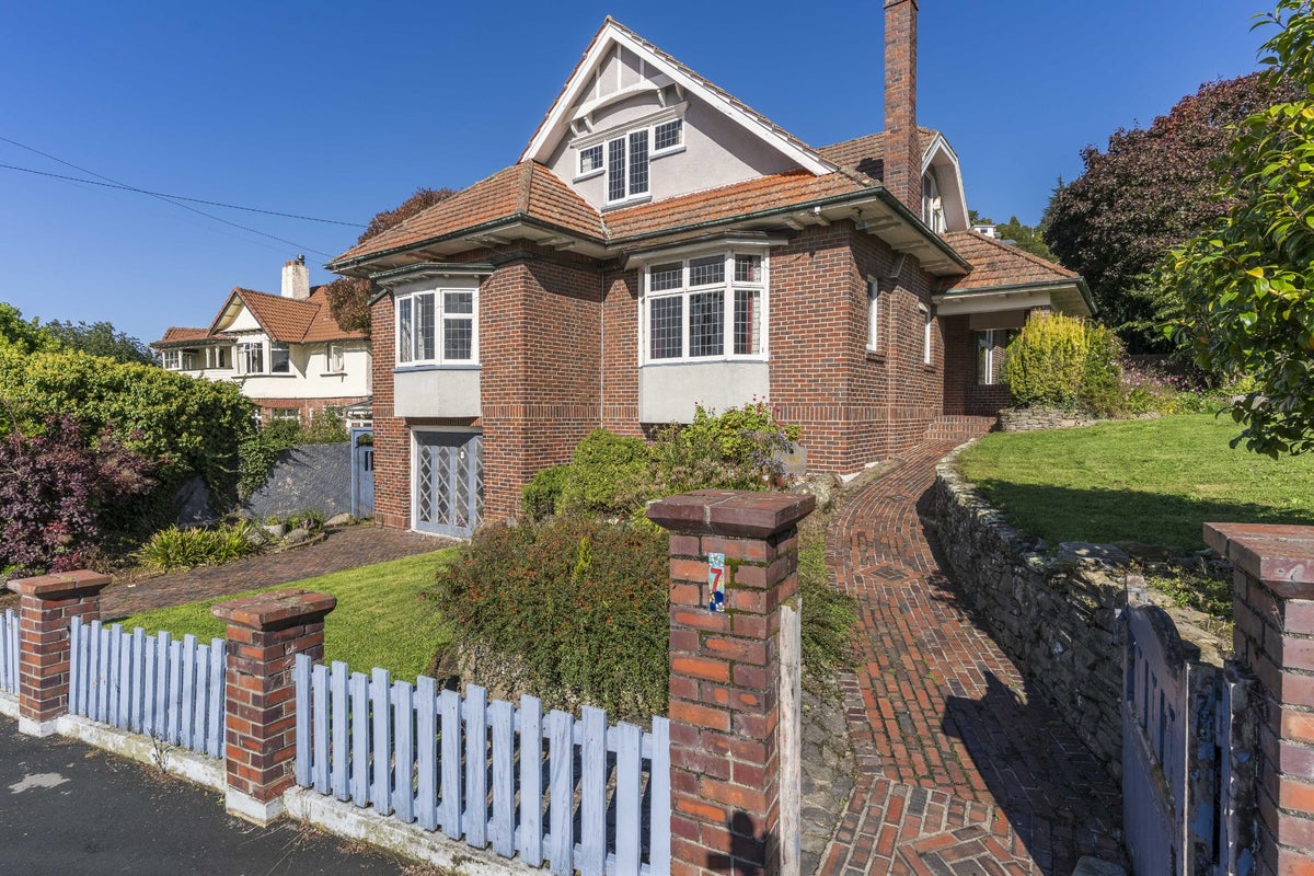 7 Mavis Street, Saint Clair, Dunedin - Carousel 1