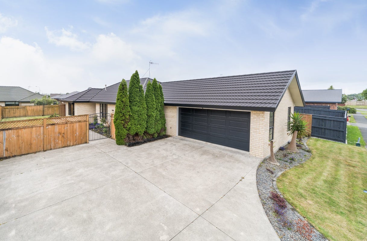 47 Branigan Parade, Kelvin Grove, Palmerston North - Carousel 1