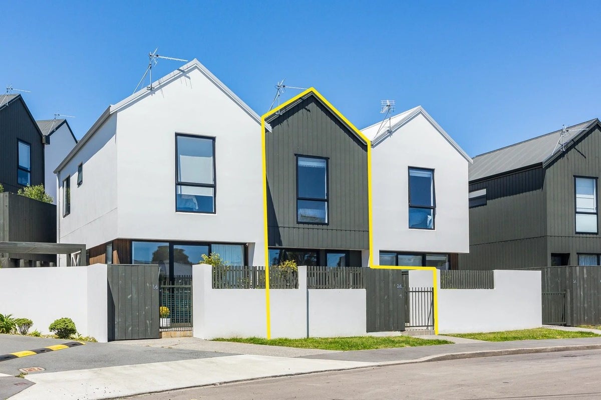 2/6 Oswald Crescent, Paparangi, Wellington - Carousel 1
