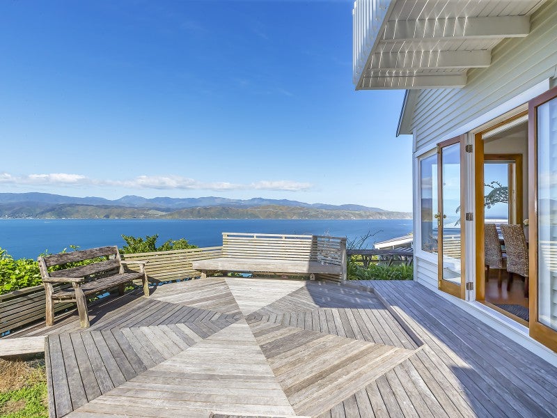 168 Nevay Road, Karaka Bays, Wellington - Carousel 2