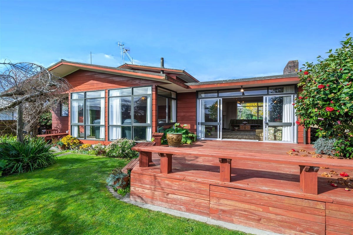 48 Windsor Street, Terrace End, Palmerston North - Carousel 1