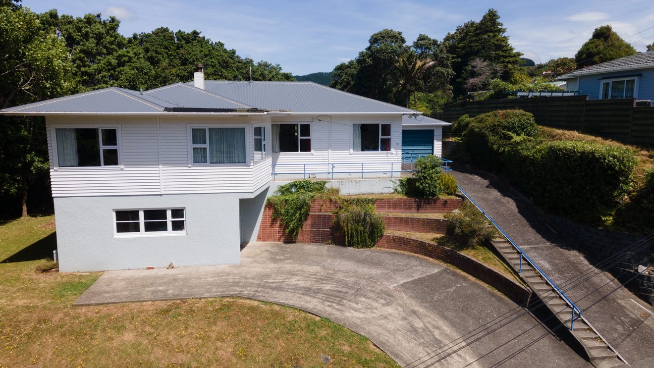25 Lyndhurst Road, Tawa, Wellington - Carousel 1