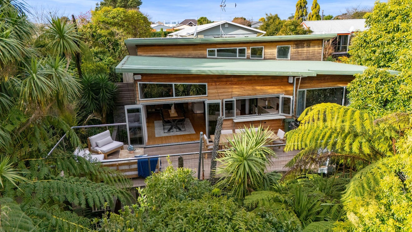 12 Leatham Avenue, Strandon, New Plymouth - Carousel 1