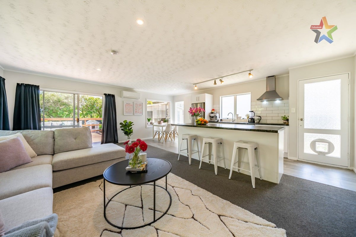 3 Kaitangata Crescent, Kelson, Lower Hutt - Carousel 2