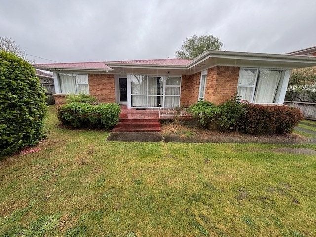 11 Nevada Road, Silverdale, Hamilton - Carousel 1