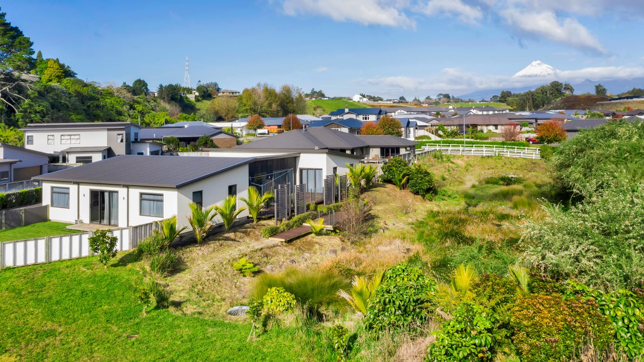 7 Te Arakete Place, Hurworth, New Plymouth - Carousel 35