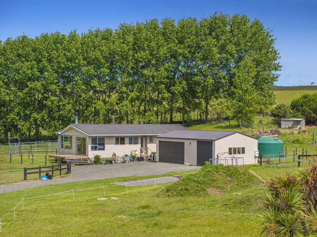47 Crosland Road, Helensville - Carousel 1