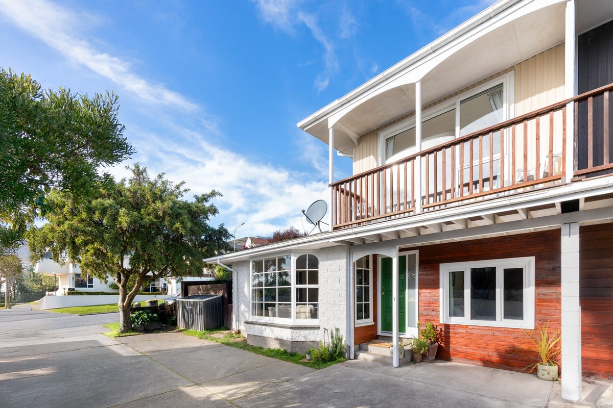 1/86 Cannon Hill Crescent, Mount Pleasant, Christchurch - Carousel 2