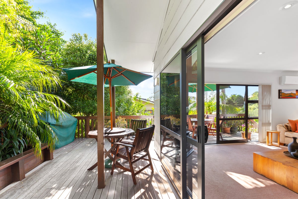 2/19 Valley Road, Browns Bay, Auckland - Carousel 1