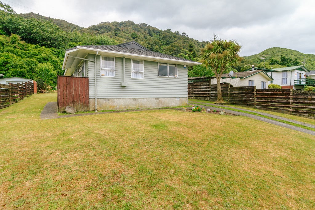 13 Hartford Crescent, Totara Park, Upper Hutt - Carousel 2