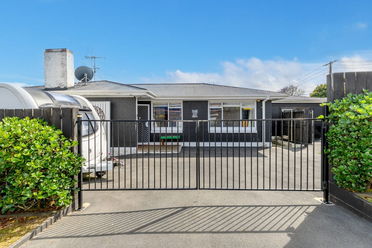 1 Galway Grove, Greerton, Tauranga - Carousel 1