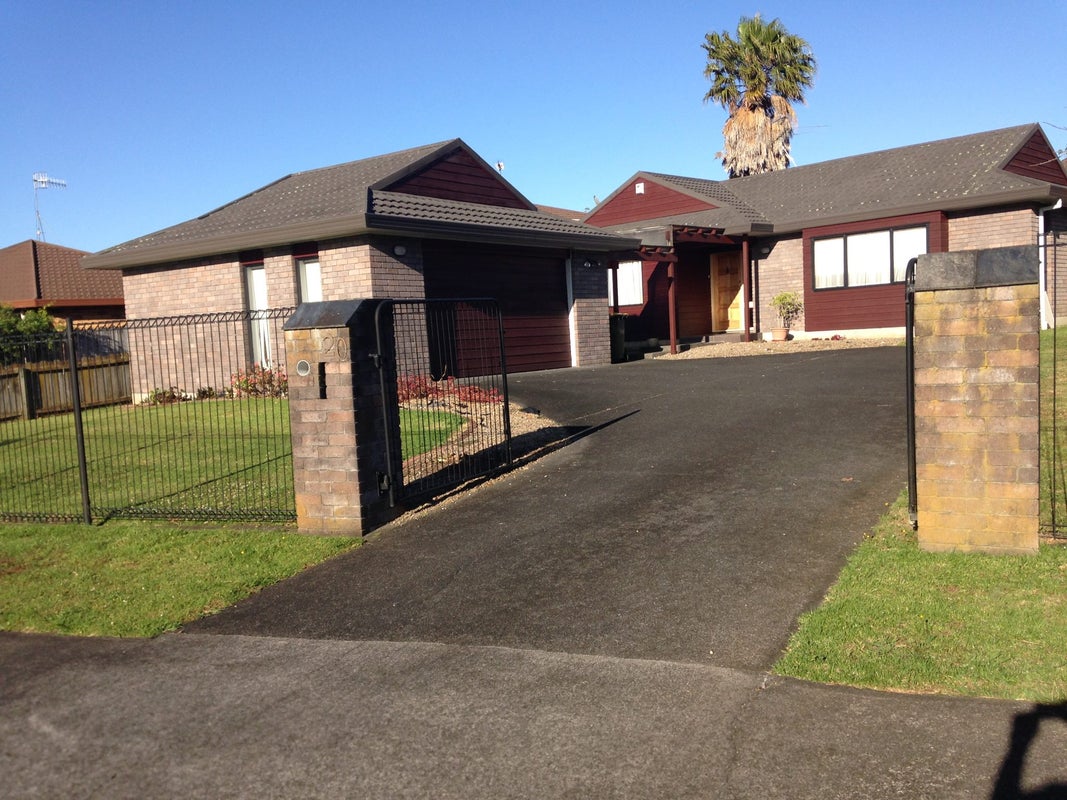20 Britannia Place, Half Moon Bay, Auckland - Carousel 1