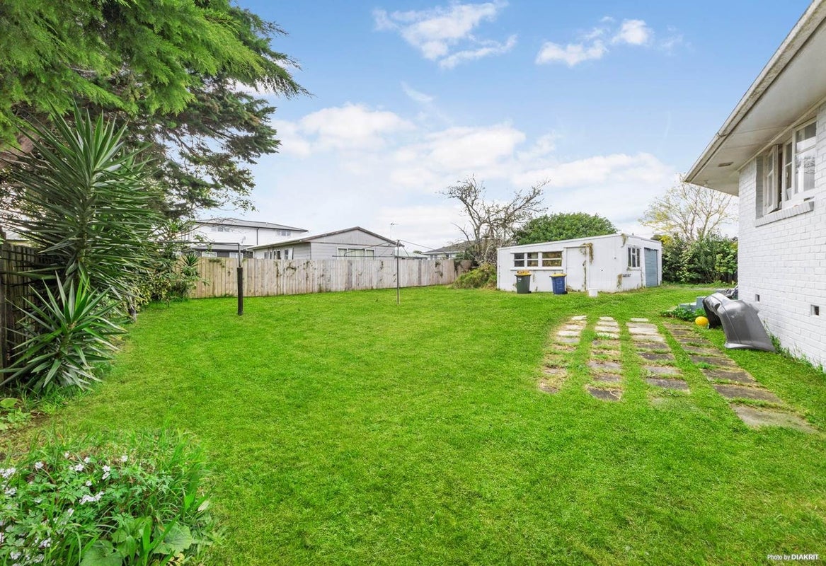 81 Gloria Avenue, Te Atatu Peninsula, Auckland - Carousel 9