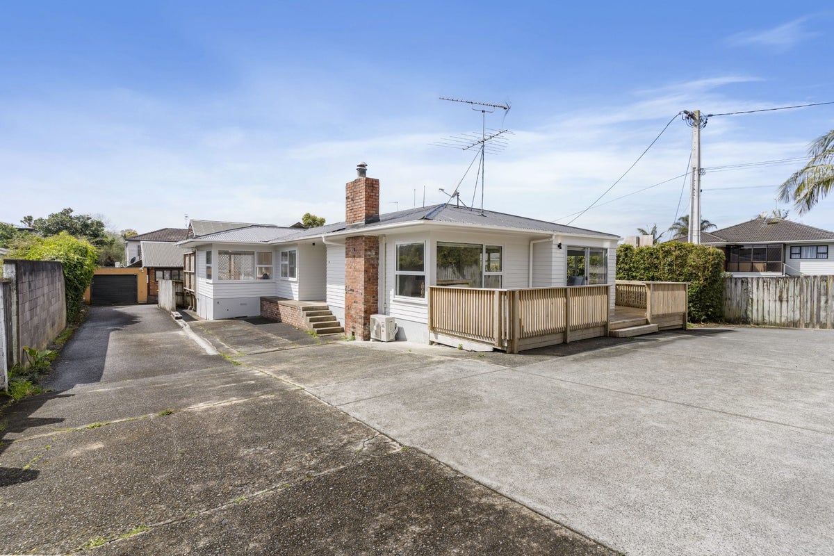 1/11 Corunna Road, Milford, Auckland - Carousel 1