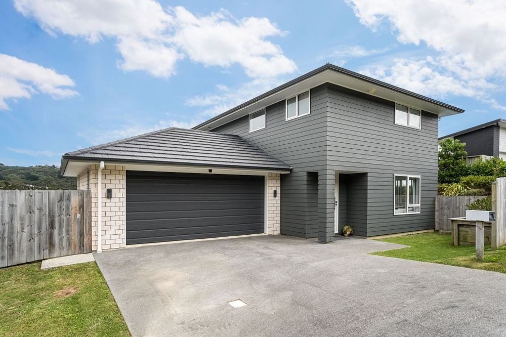 190 Navigation Drive, Whitby, Porirua - Carousel 1