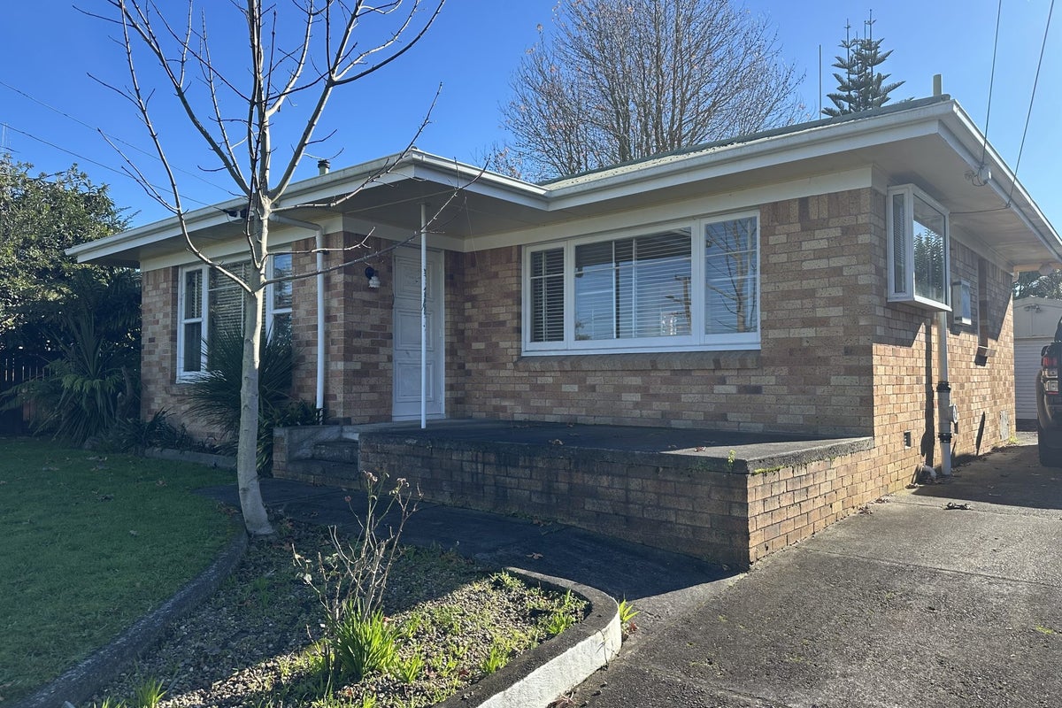 105 Mansel Avenue, Hillcrest, Hamilton - Carousel 1