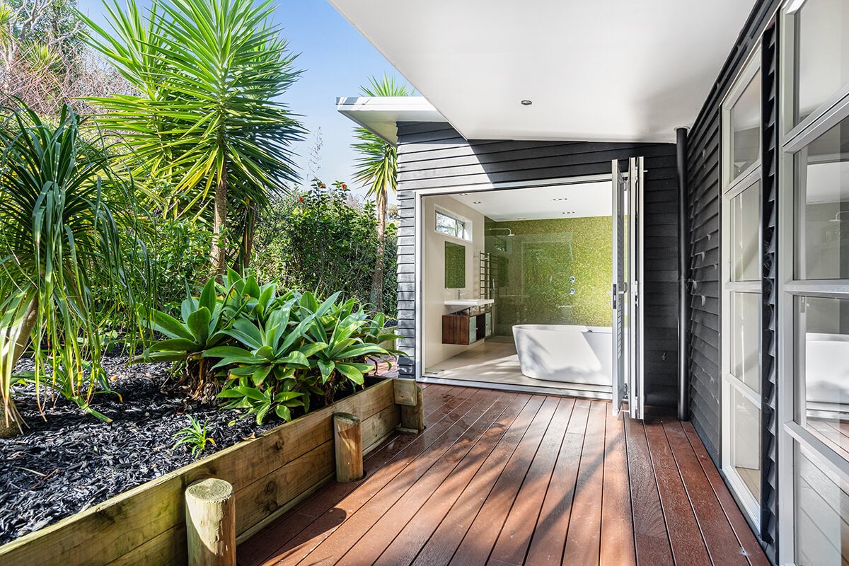 1091 Whangaparaoa Road, Tindalls Beach, Whangaparaoa - Carousel 7