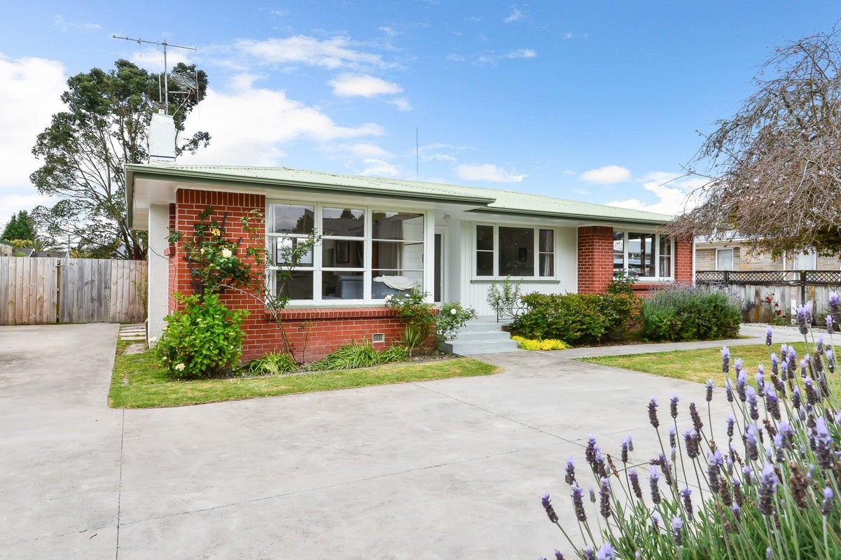 5 St Lukes Place, Bader, Hamilton - Carousel 1