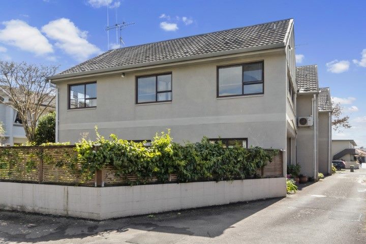 6/16 Wellington Street, Hamilton East, Hamilton - Carousel 1