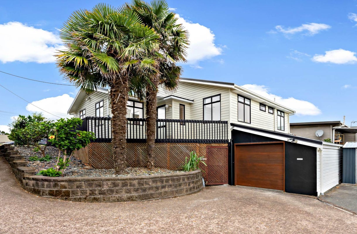 1/644 East Coast Road, Pinehill, Auckland - Carousel 1