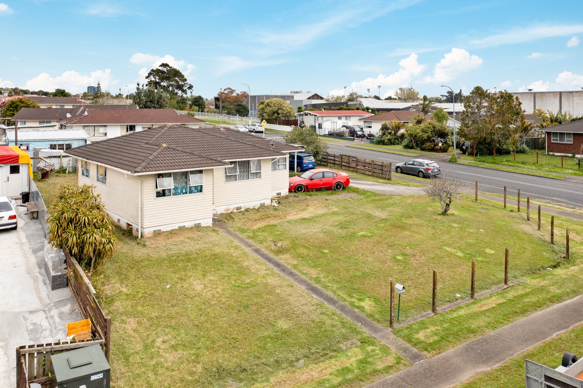 1 Serrano Place, Clover Park, Auckland - Carousel 1