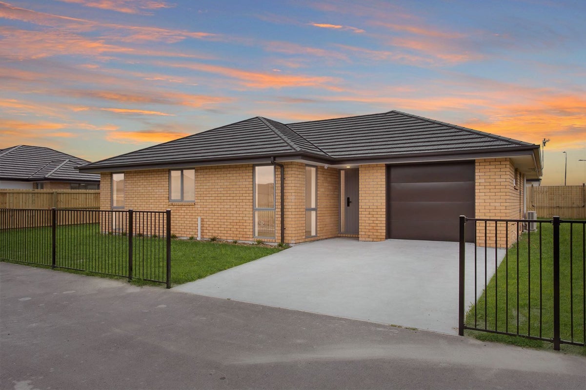 10 Agathis Crescent, Wigram, Christchurch - Carousel 1