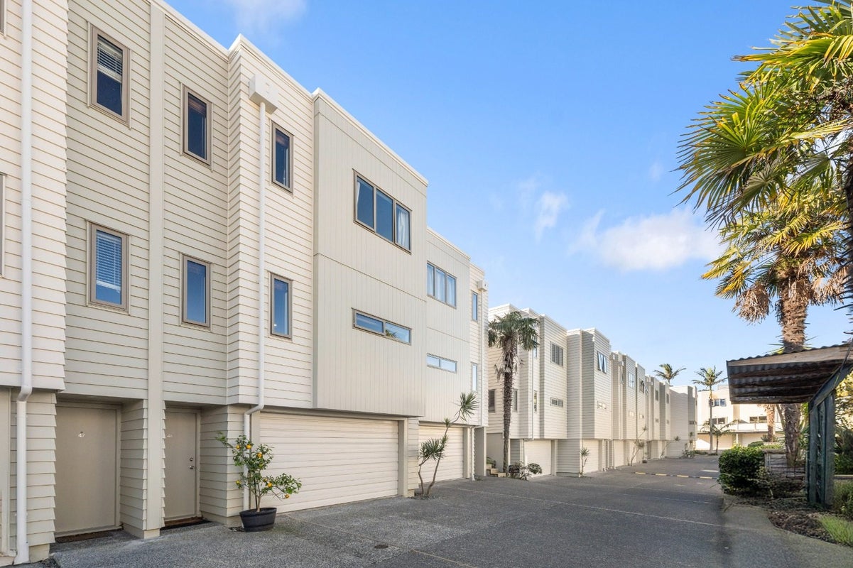 48/21 Hunters Park Drive, Three Kings, Auckland - Carousel 18