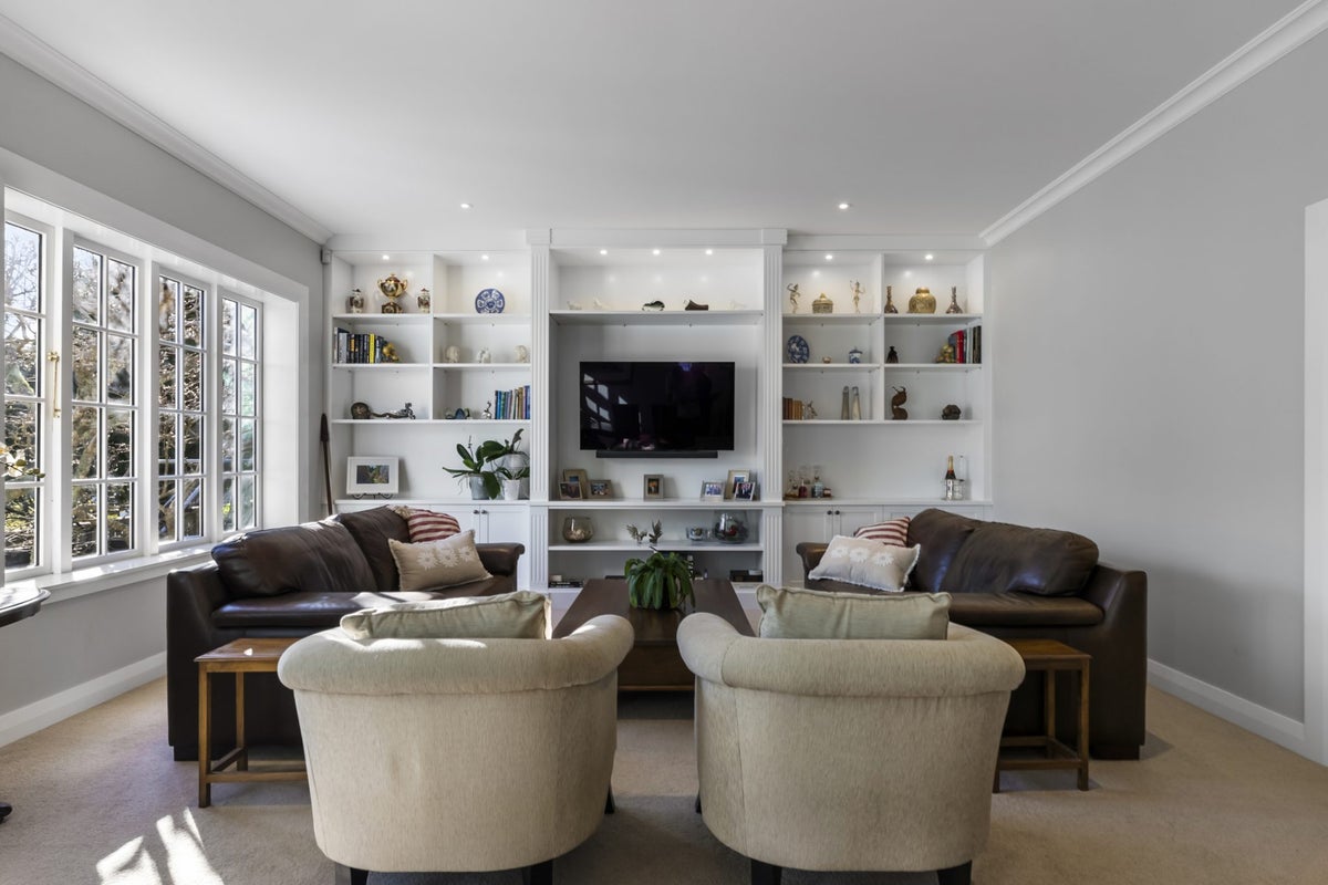 27 Friend Street, Karori, Wellington - Carousel 2