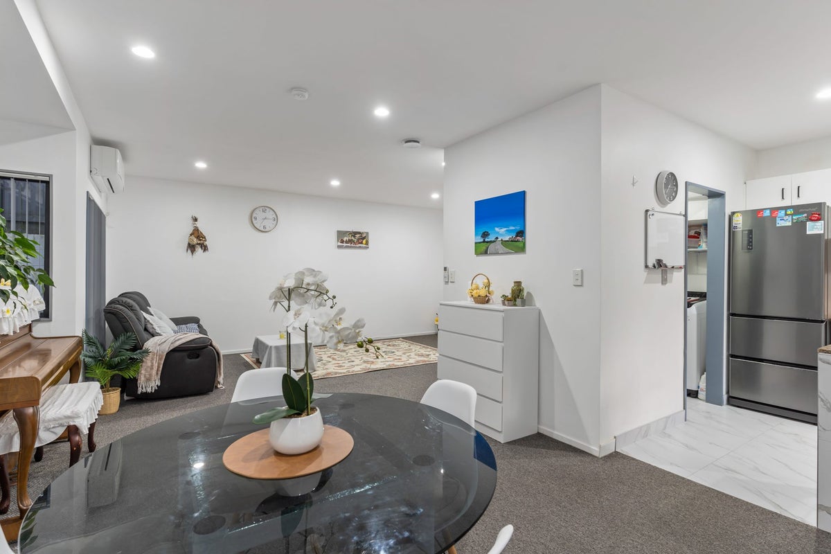 5 Sun Place, Henderson, Auckland - Carousel 1