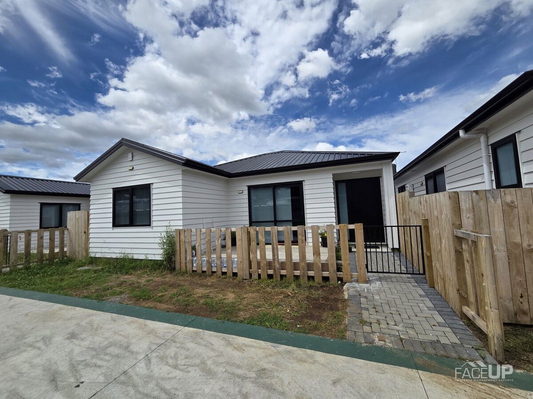 37B Clarkson Crescent, Otara, Auckland - Carousel 2