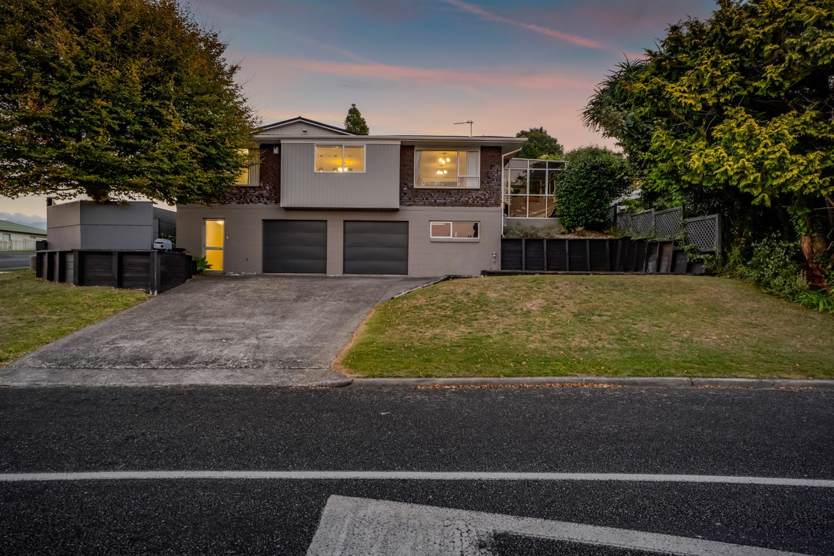 1 Cabot Place, Frankleigh Park, New Plymouth - Carousel 2